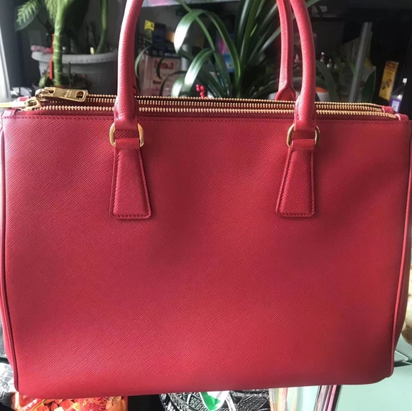 Prada Galleria Saffiano Leather Large Bag (authentic!) - Picture 3 of 16